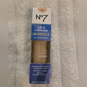 No7 Lift & Luminate Foundation Triple Action Serum SPF 15 Warm Ivory NIP